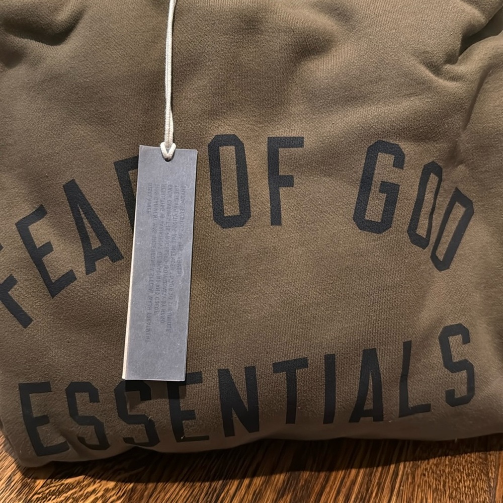 Essentials Fear of God NEW with TAGS